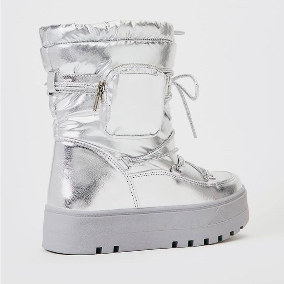 •Mila• Silver Snow/Moon Boots - Picture 4 of 6